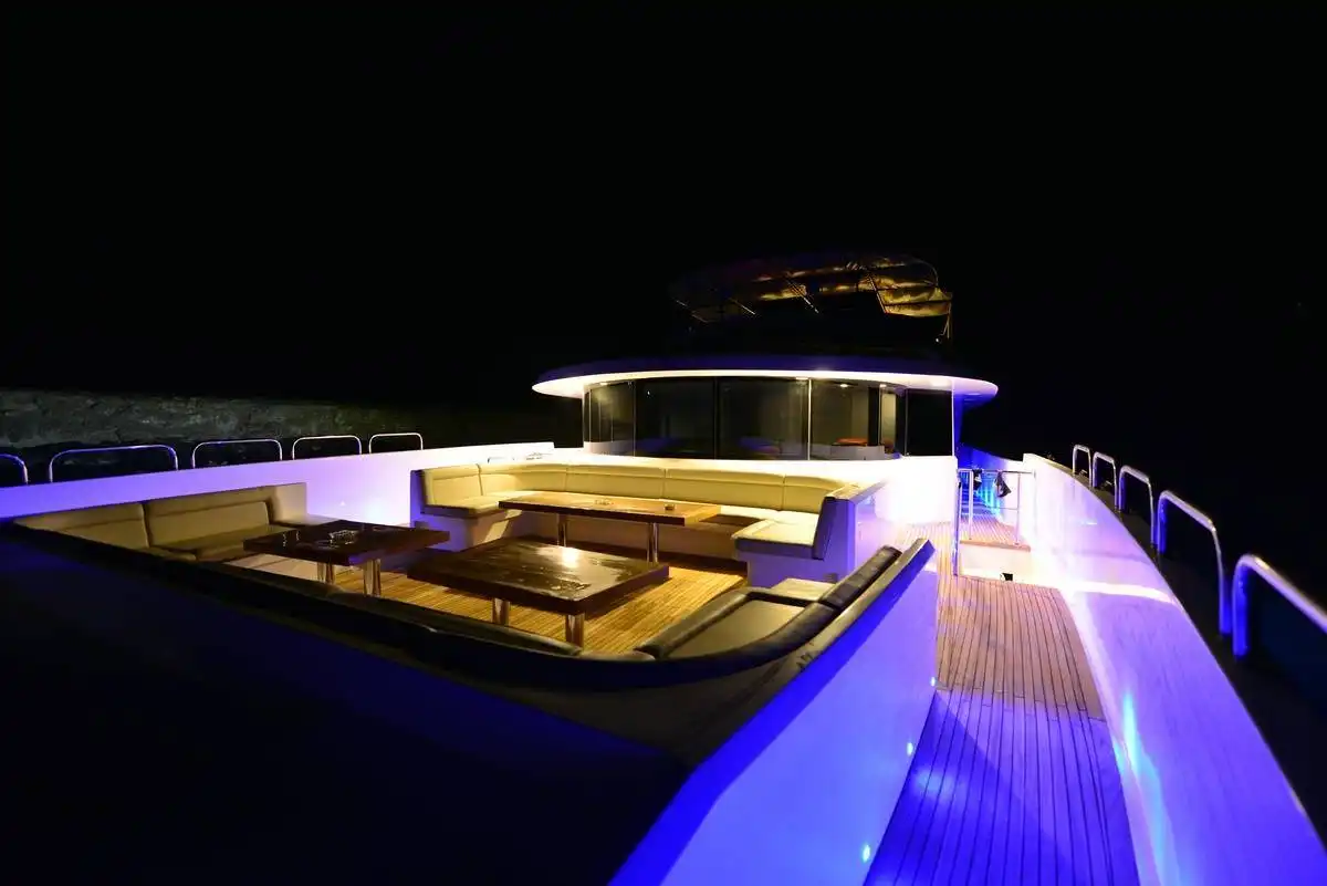 Tauchen im Luxus, Blue Planet Liveaboards, Sonnendeck, Rotes Meer,